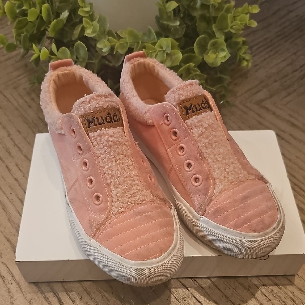Mudd Sherpa Pink Kids Slip On Sneakers Size 1